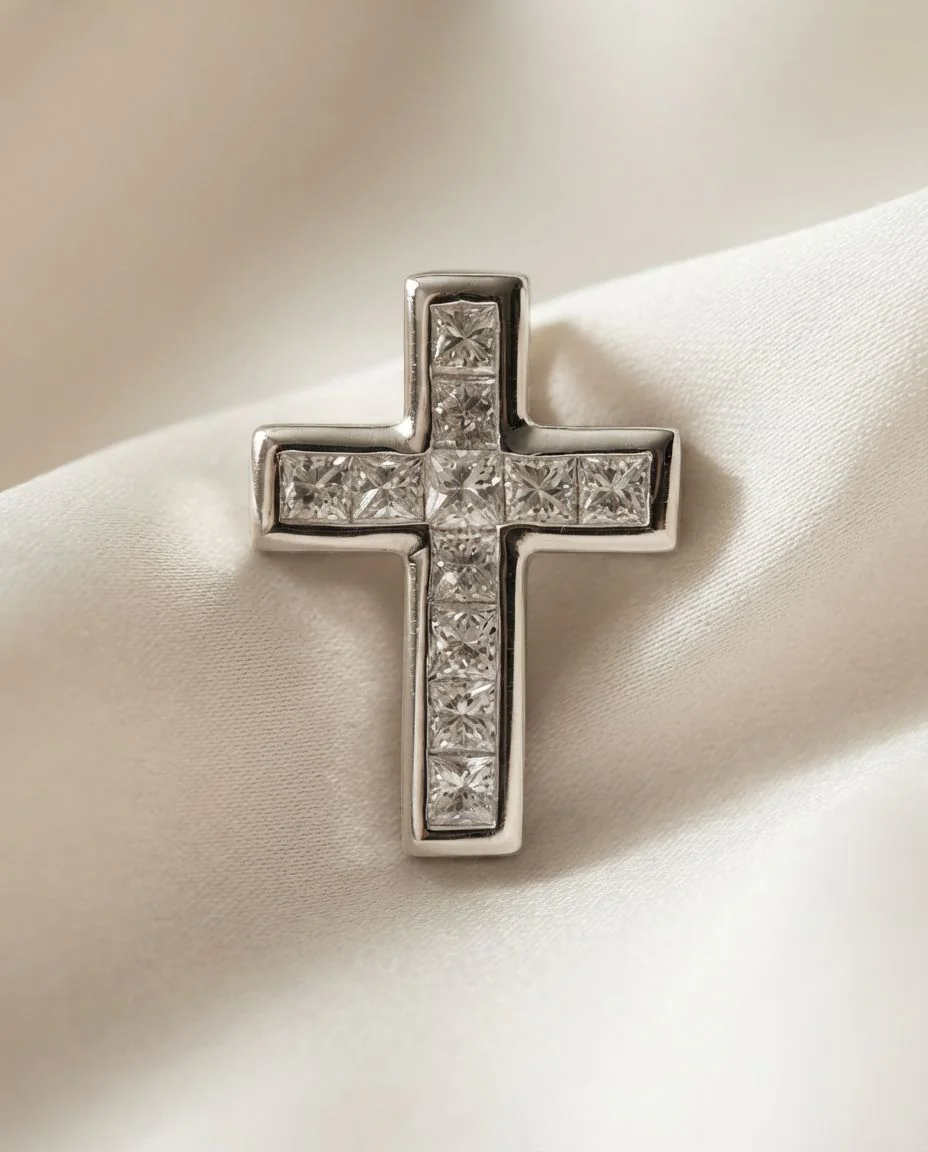 Anhänger 14 Karat Weißgold Kreuz · drapiert