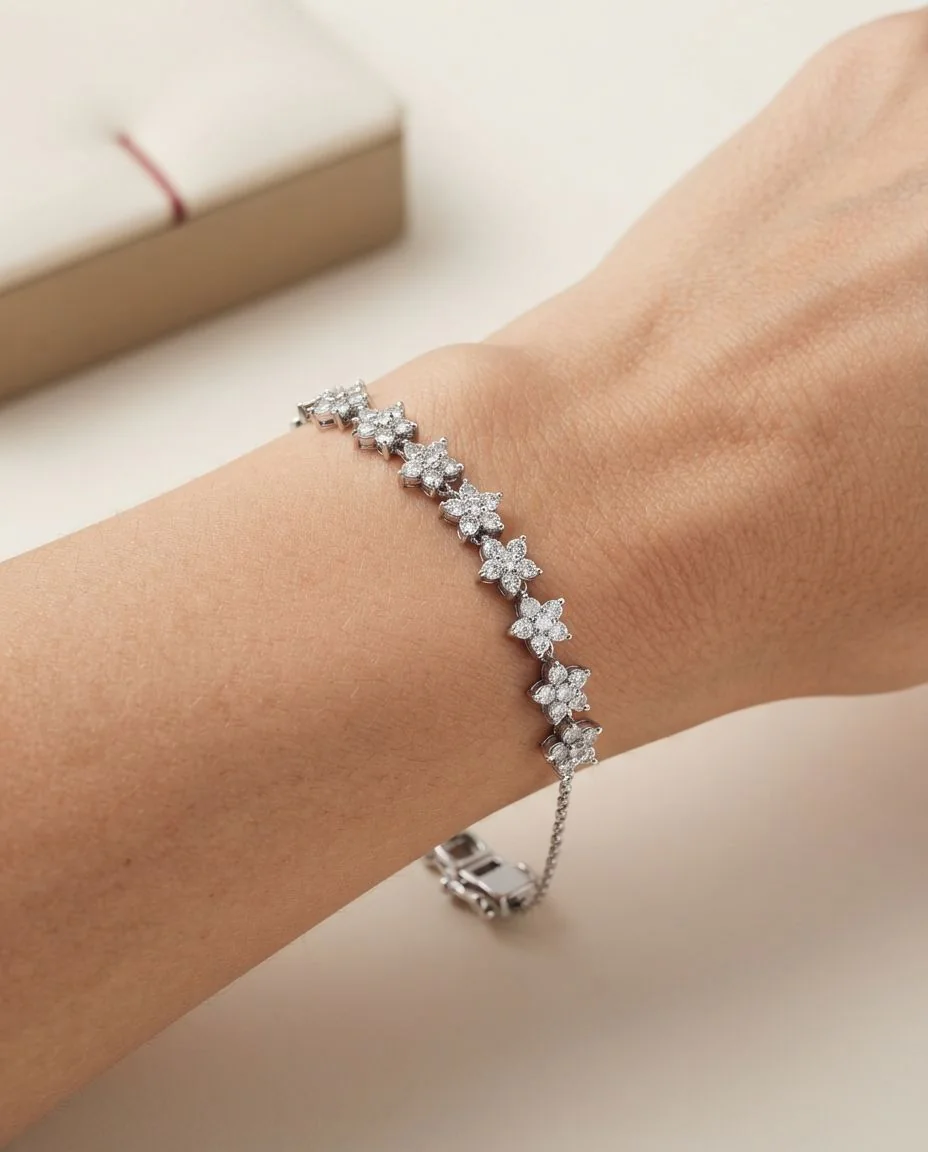 Armband 18 Karat Weißgold · getragen