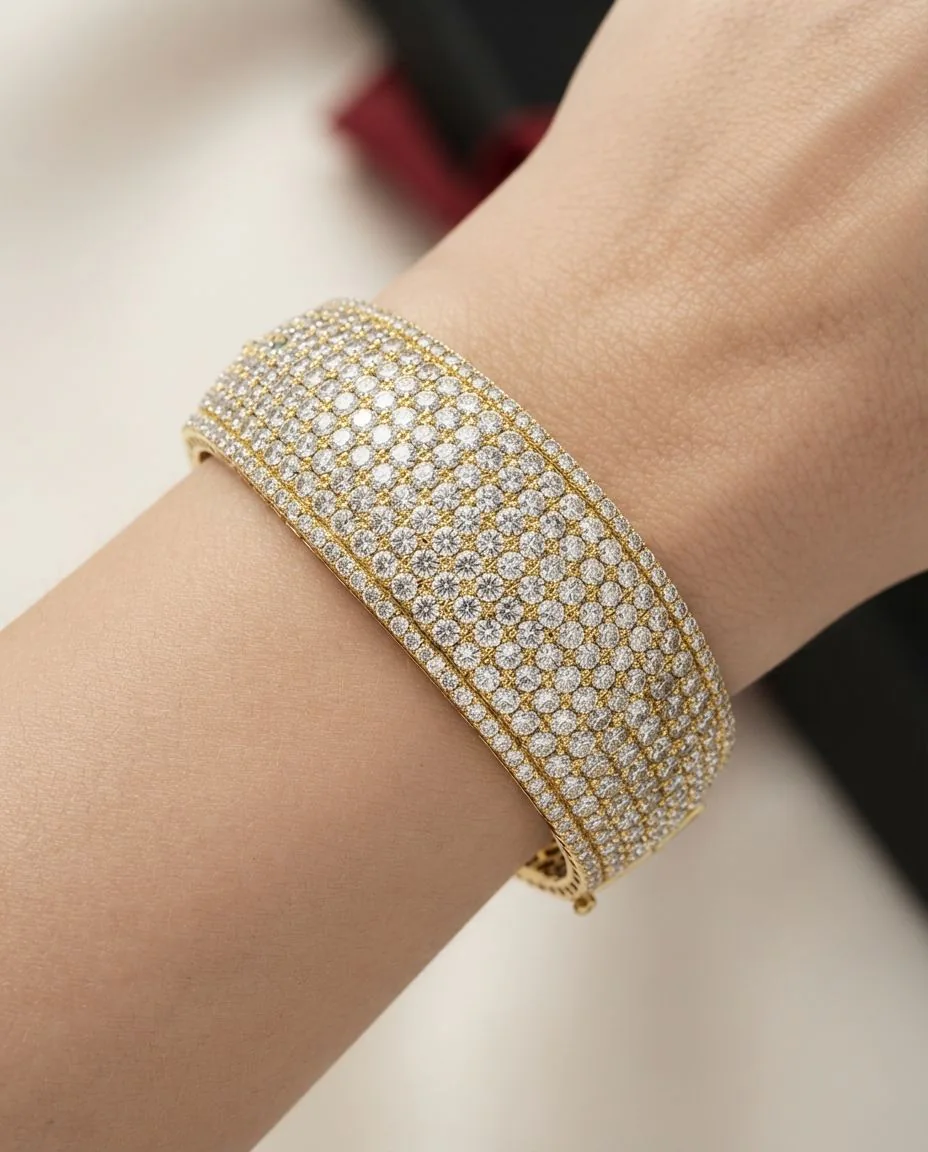 Armreif 18 Karat Gelbgold · getragen