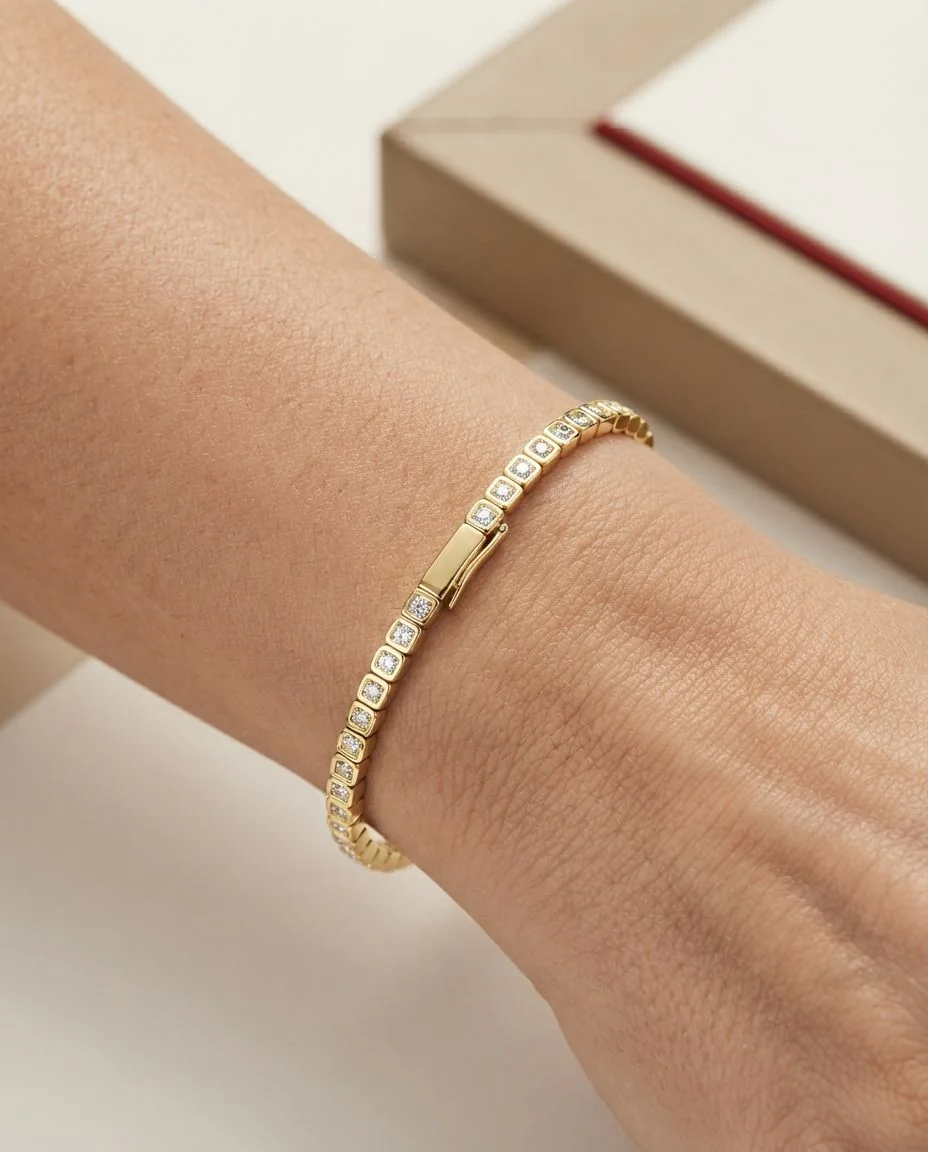 Armreif 18 Karat Gelbgold · getragen