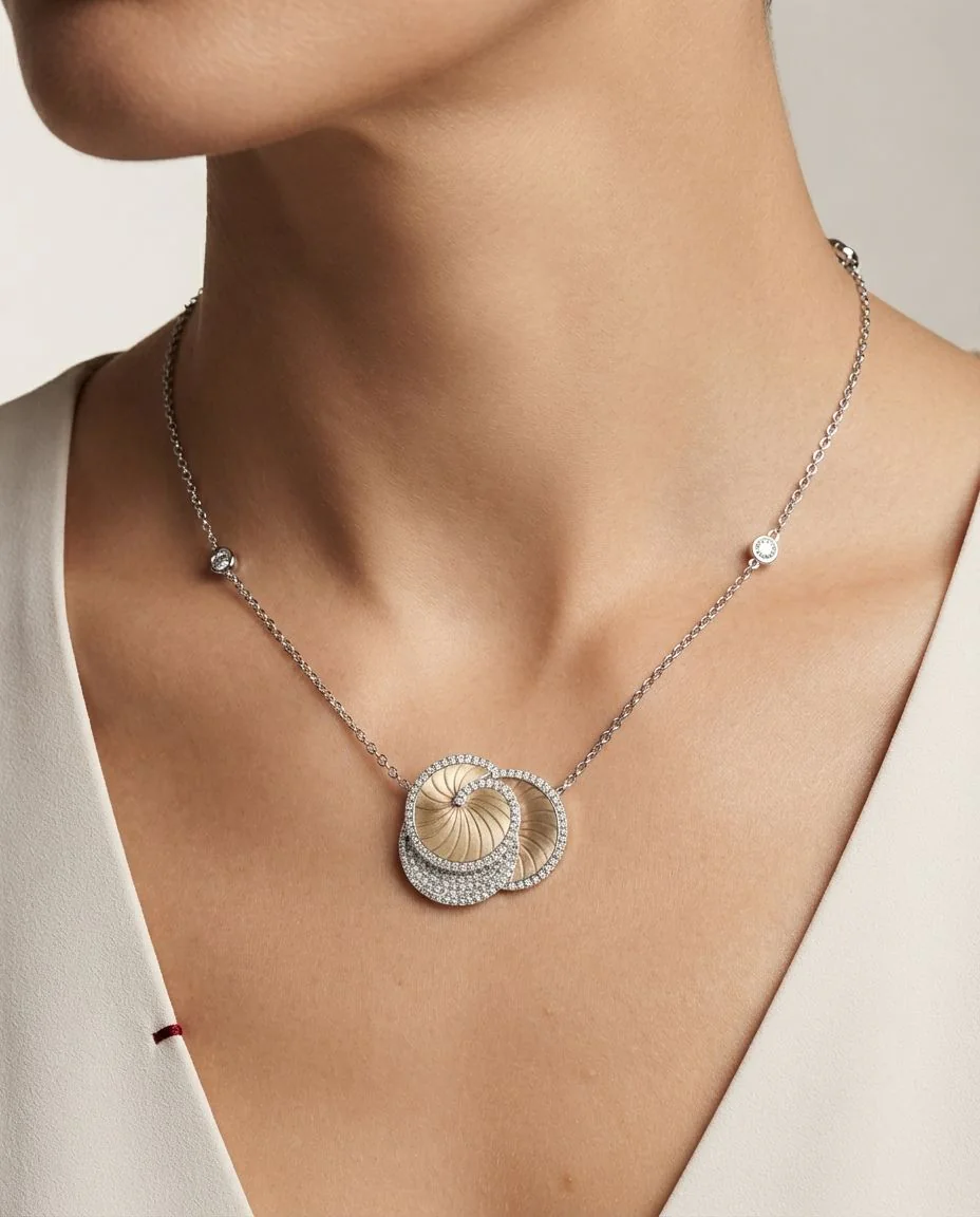 Collier Hypnose Galaxy · getragen