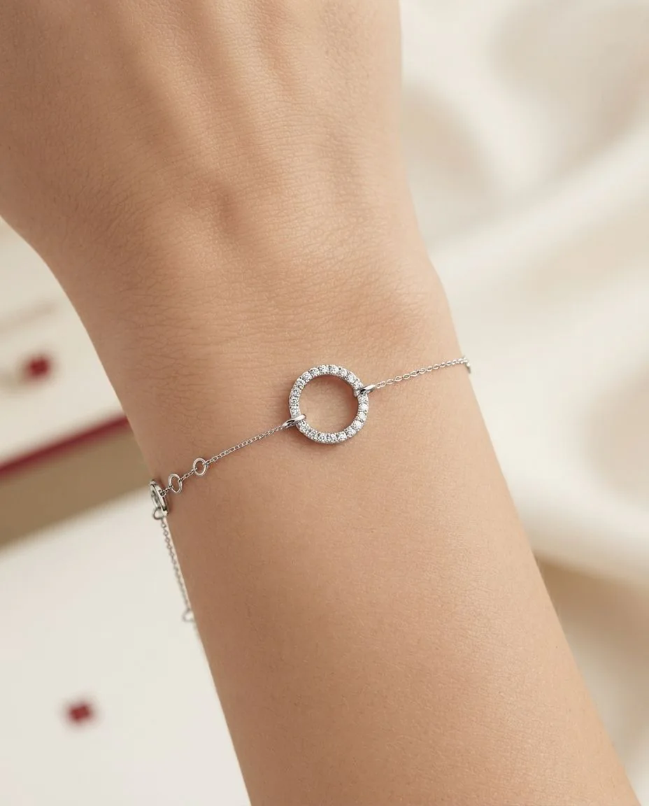 Armband 18 Karat Weißgold Kreis, mit ZÖ 15,5 cm + 16,5 cm · getragen