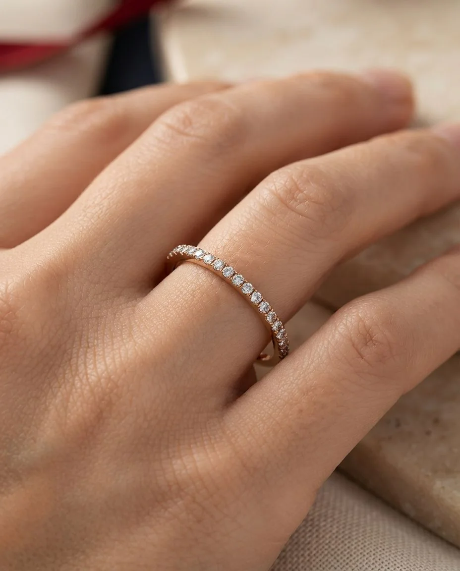 Ring 18 Karat Roségold · getragen