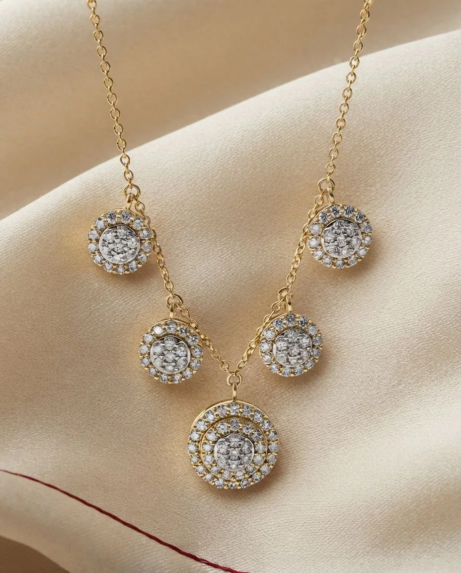 Collier 18 Karat Gelbgold · drapiert