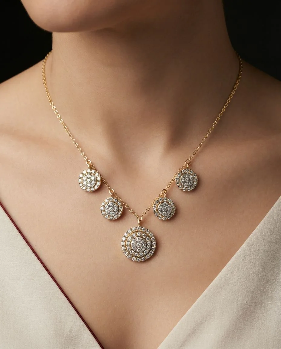 Collier 18 Karat Gelbgold · getragen