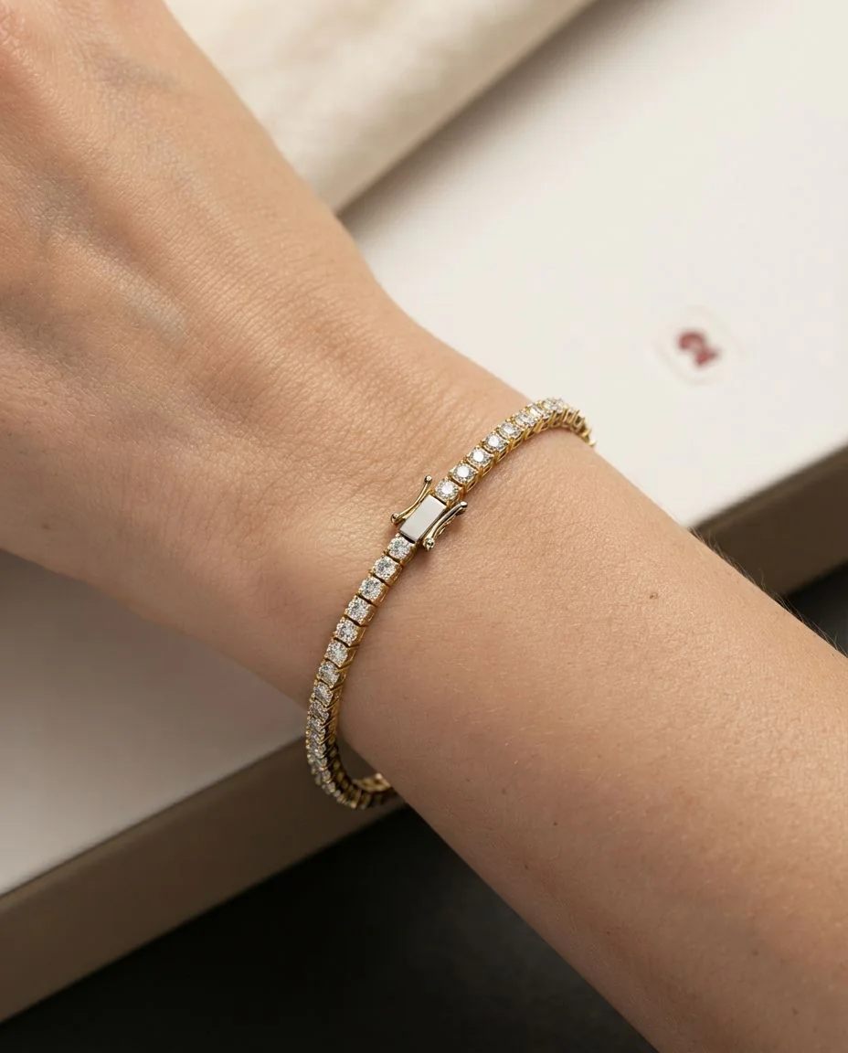 Armband 4er-Krappe 18 Karat Gelbgold+Weißgold · getragen
