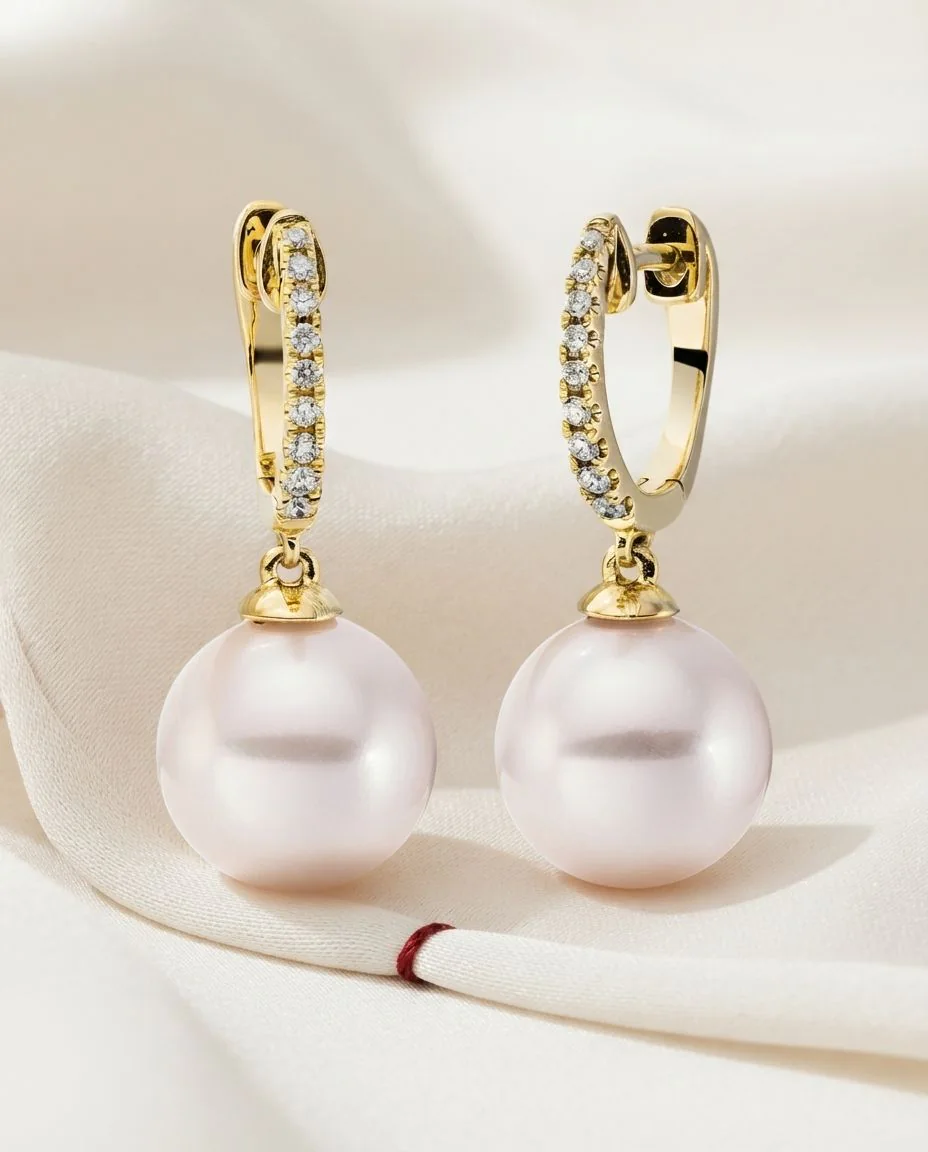 Ohrschmuck 18 Karat Gelbgold · drapiert