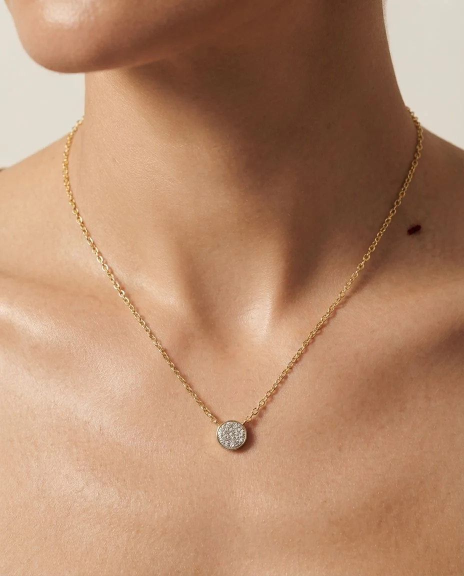 Collier 18 Karat Gelbgold · getragen