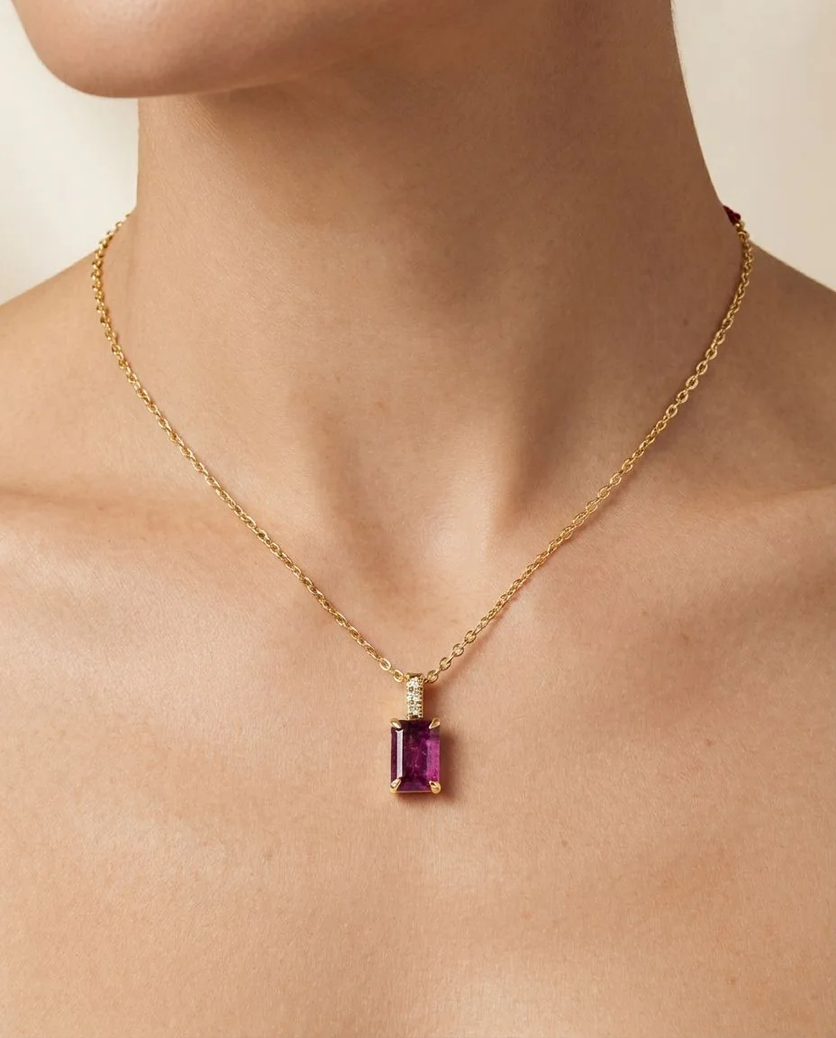 Collier 18 Karat Gelbgold, mit ZÖ 42 cm · getragen