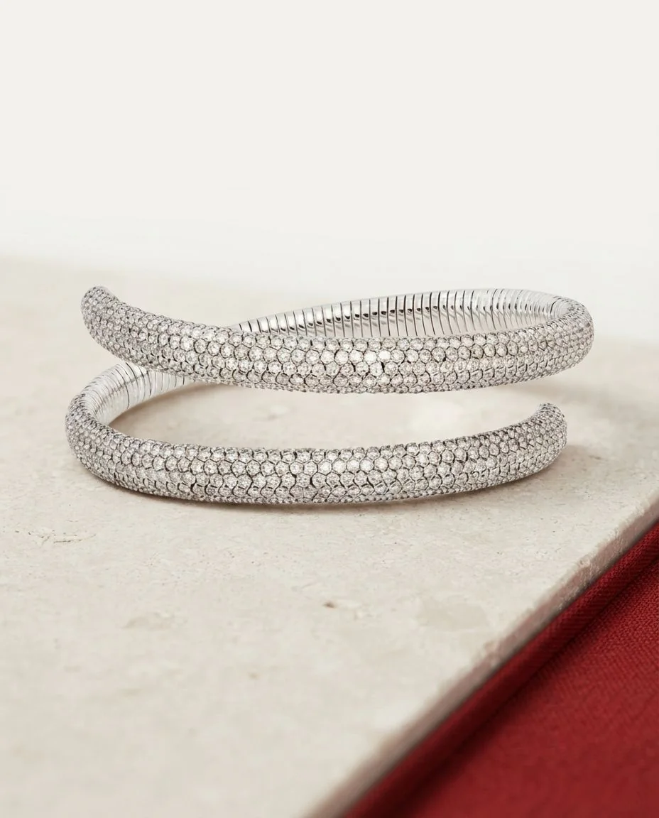 Armreif 18 Karat Weißgold · drapiert