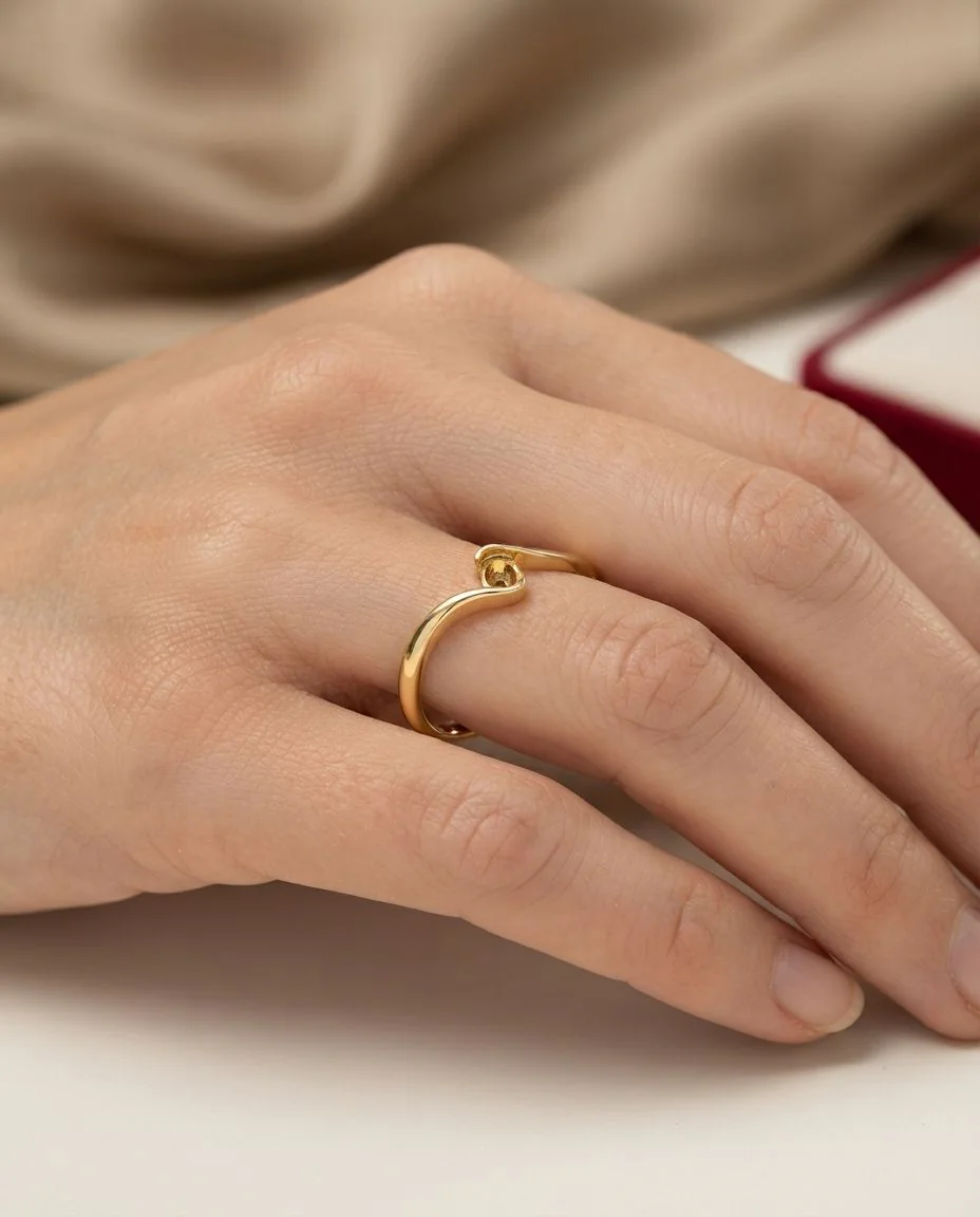 Ring 14 Karat Gelbgold · getragen