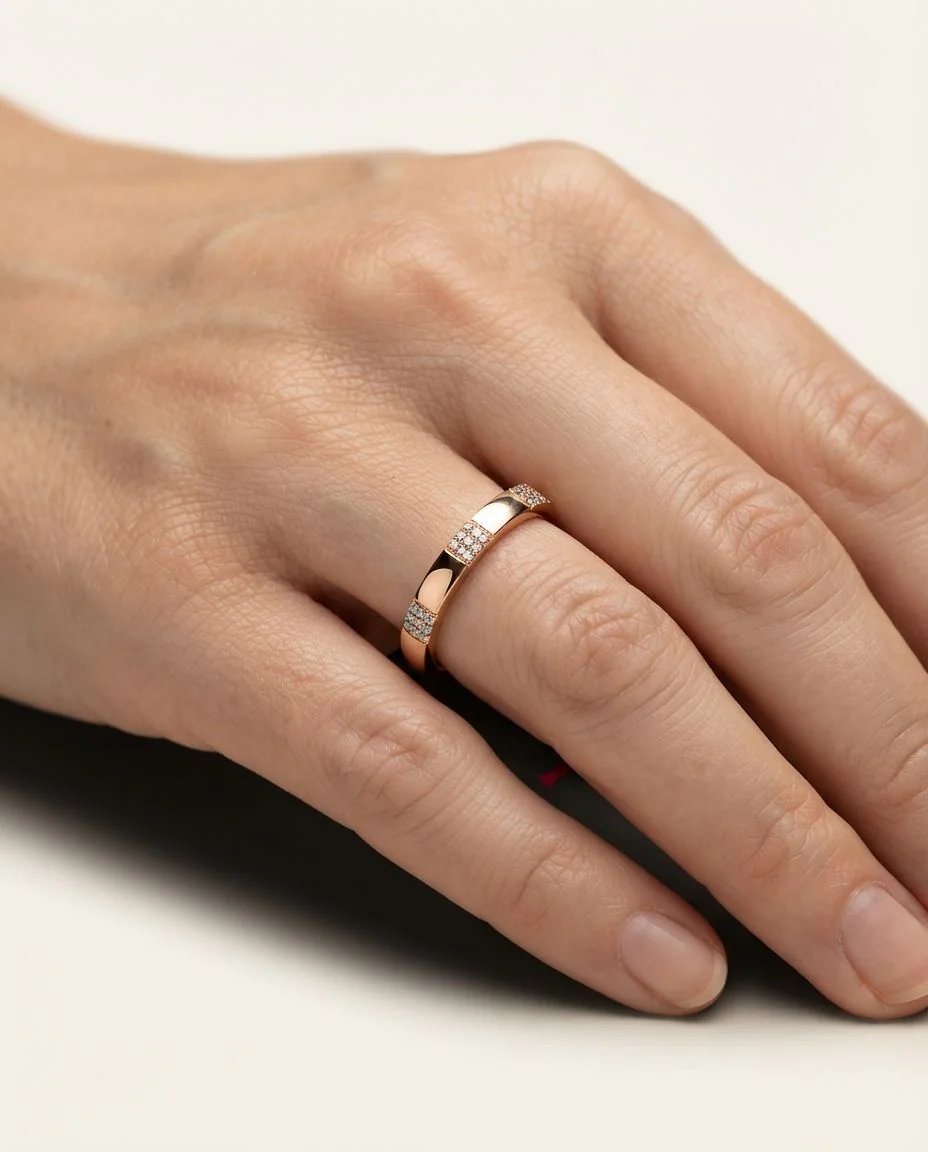 Ring 14 Karat Roségold · getragen