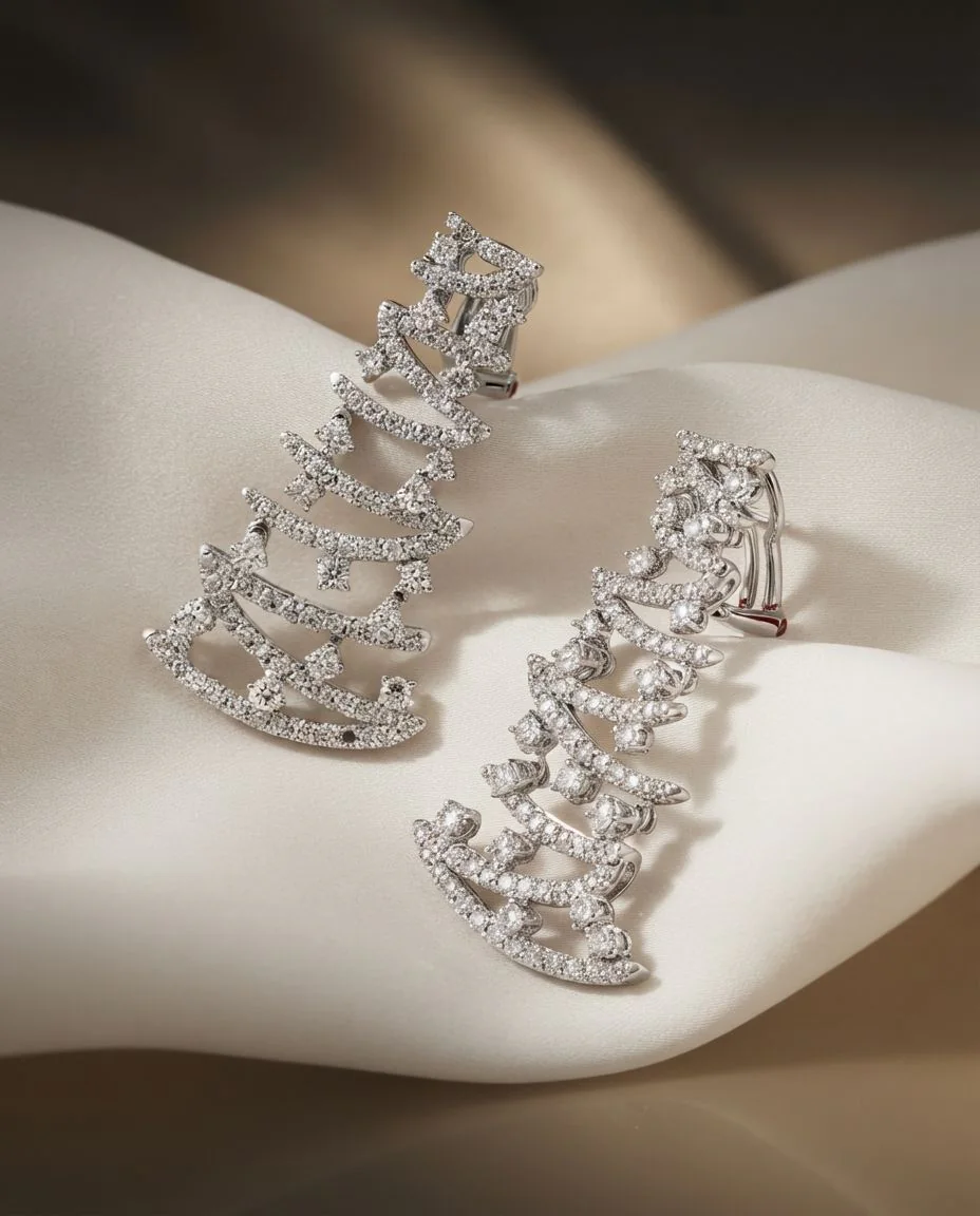 Ohrschmuck 18 Karat Weißgold · drapiert