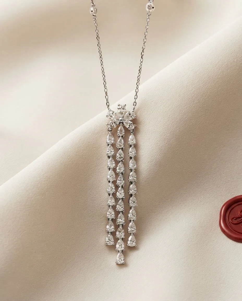 Collier 14 Karat Weißgold · drapiert