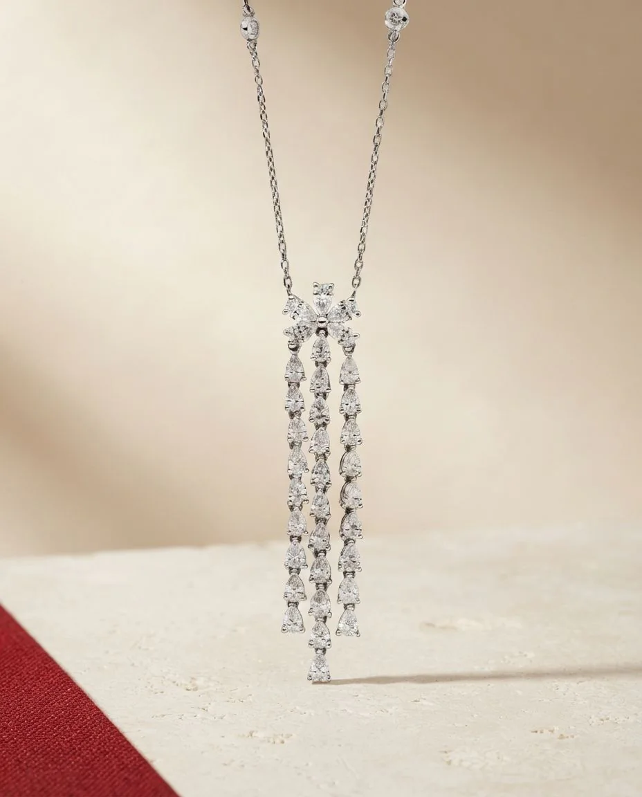Collier 14 Karat Weißgold · drapiert