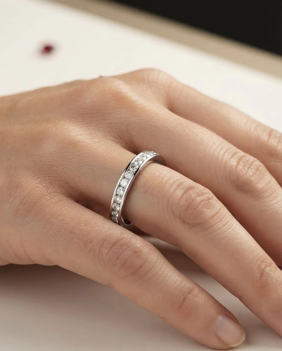 Ring 14 Karat Weißgold · getragen