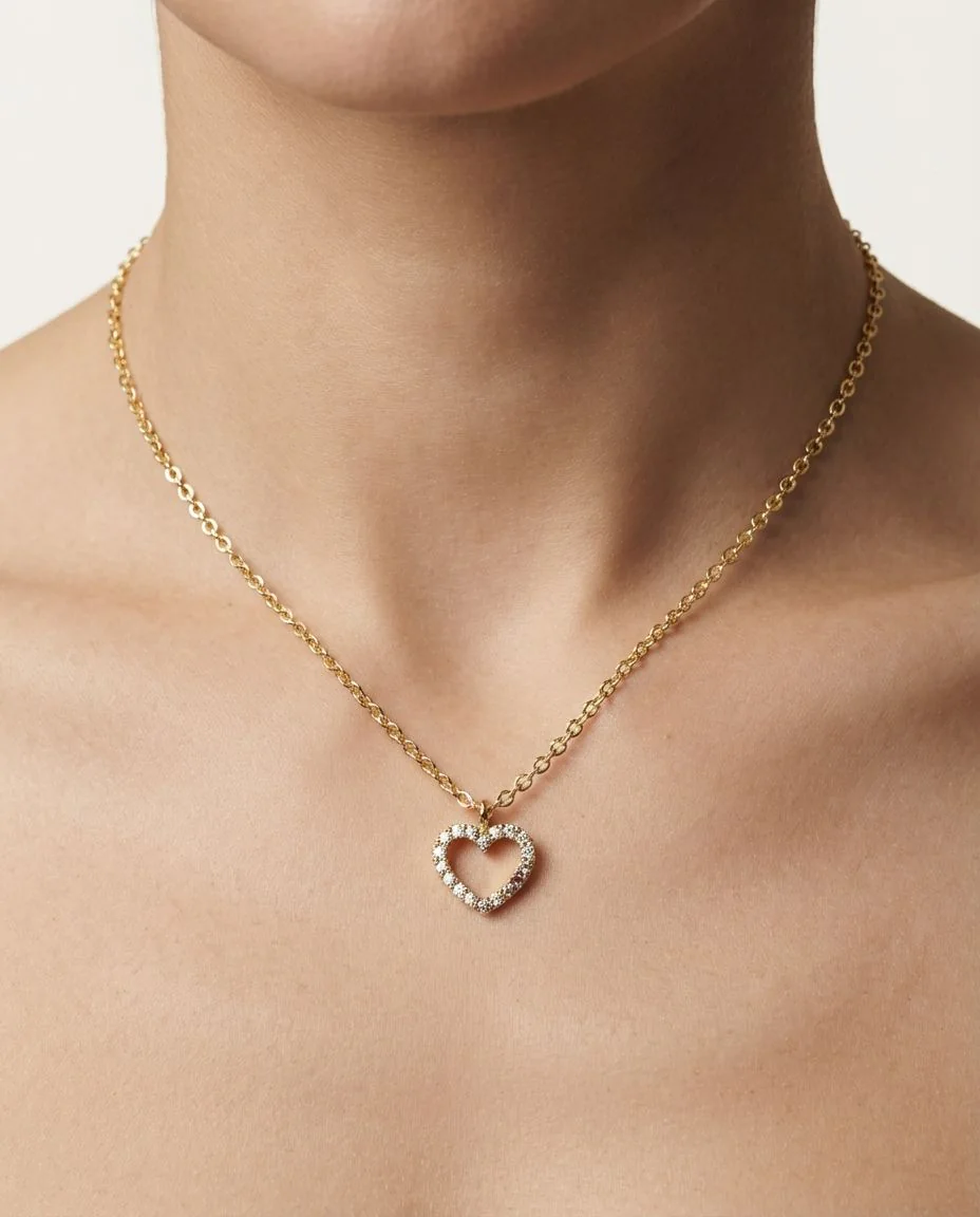 Collier 18 Karat Gelbgold Herz, mit Öse · getragen