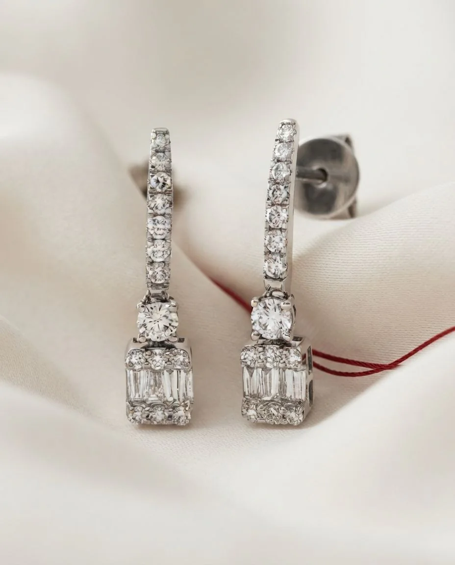 Ohrschmuck 18 Karat Gelbgold · drapiert