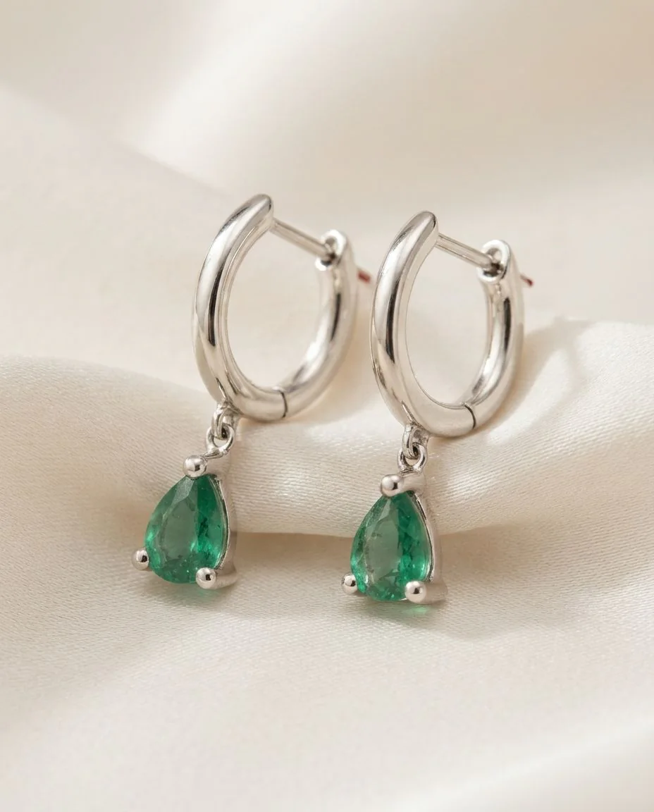 Ohrschmuck 18 Karat Weißgold · drapiert