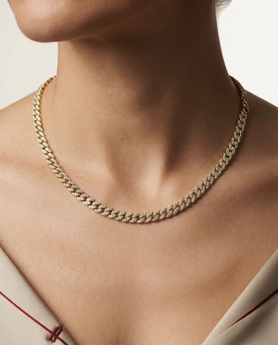 Collier 18 Karat Gelbgold · getragen