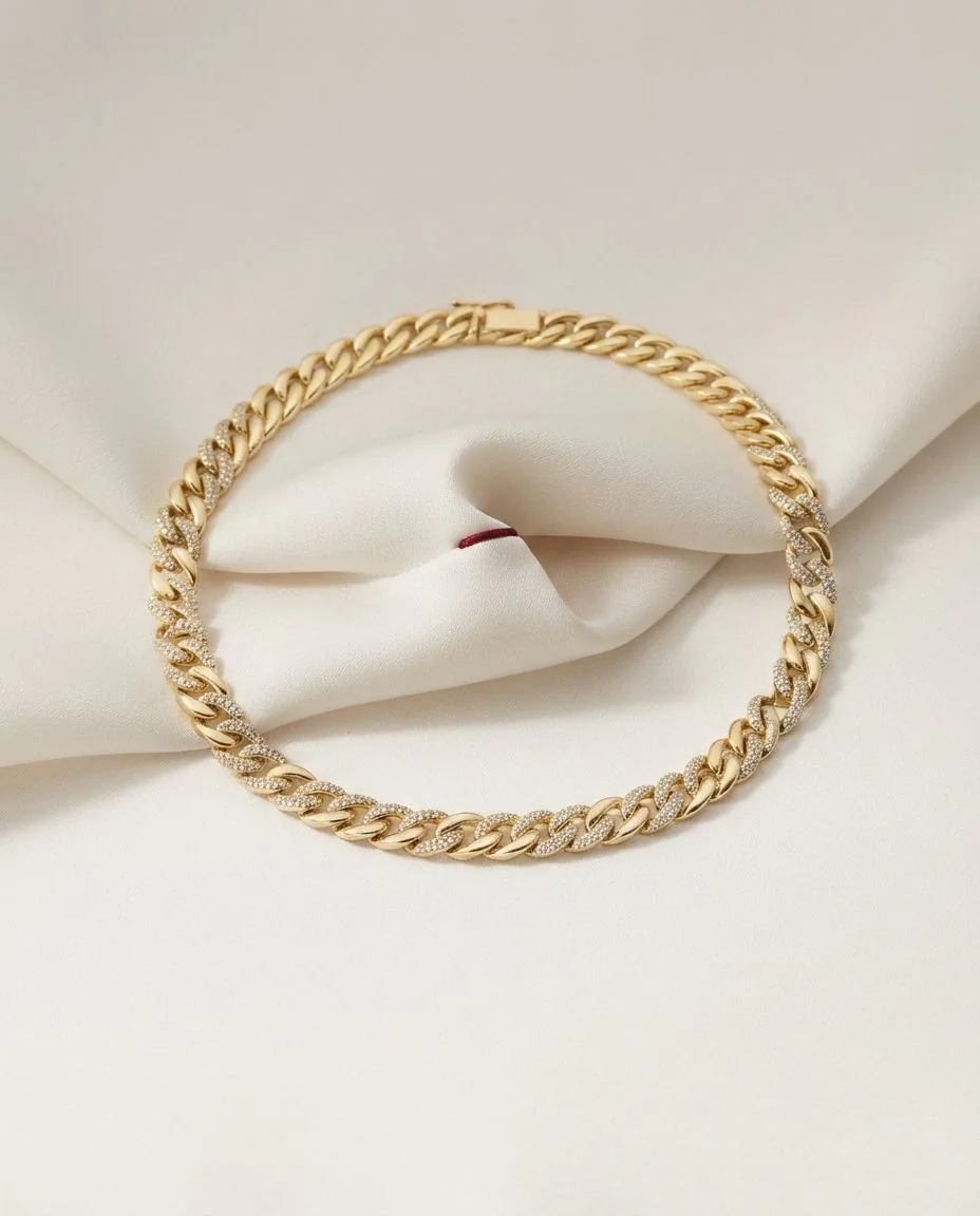 Collier 18 Karat Gelbgold · drapiert