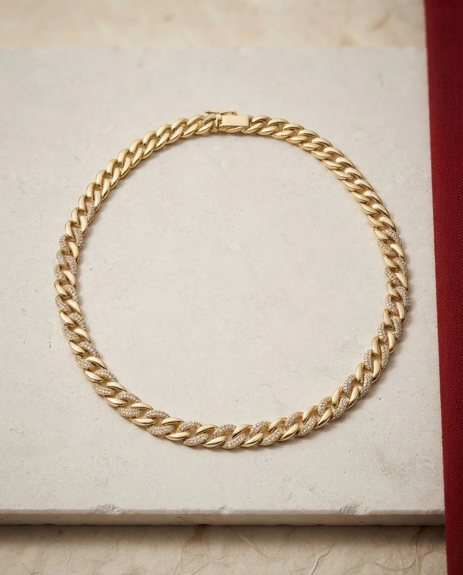 Collier 18 Karat Gelbgold · drapiert