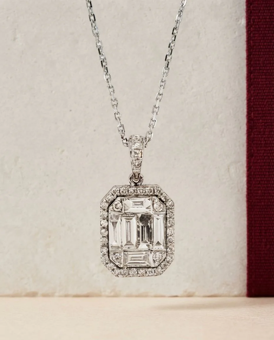Collier 14 Karat Weißgold · drapiert