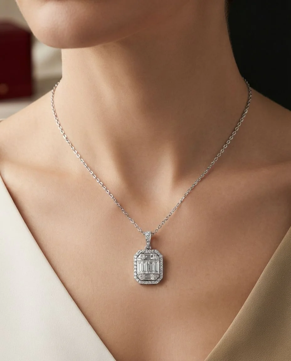 Collier 14 Karat Weißgold · getragen