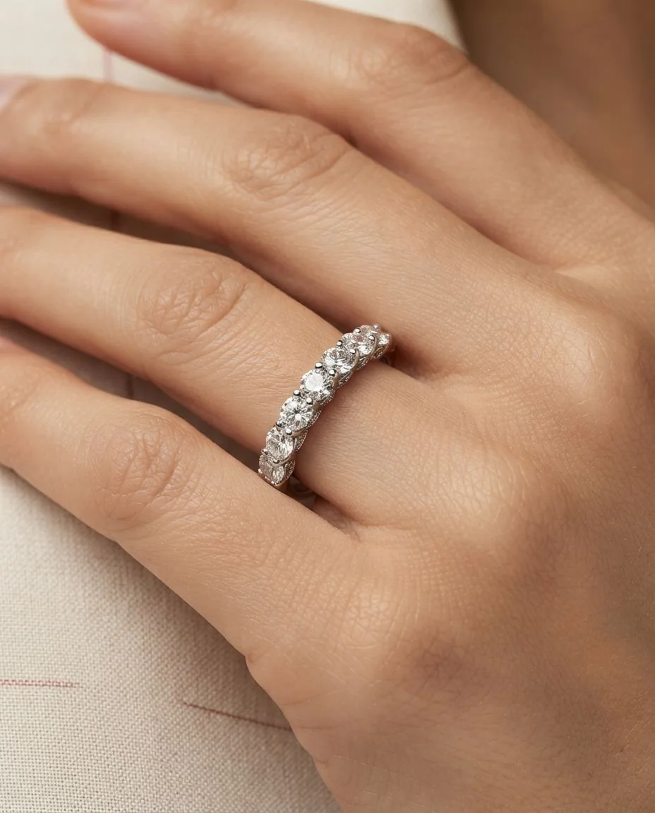 Ring 14 Karat Weißgold · getragen