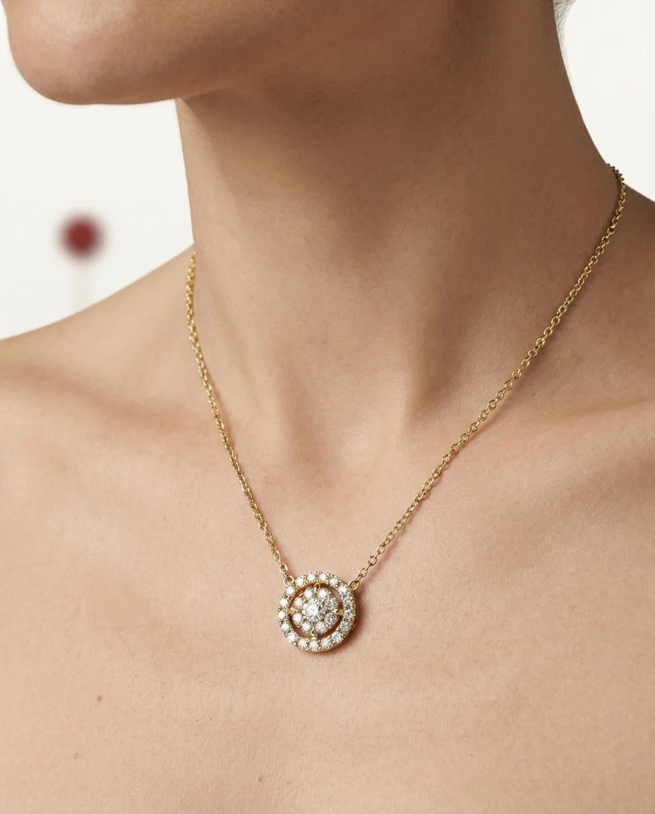Collier 14 Karat Gelbgold · getragen