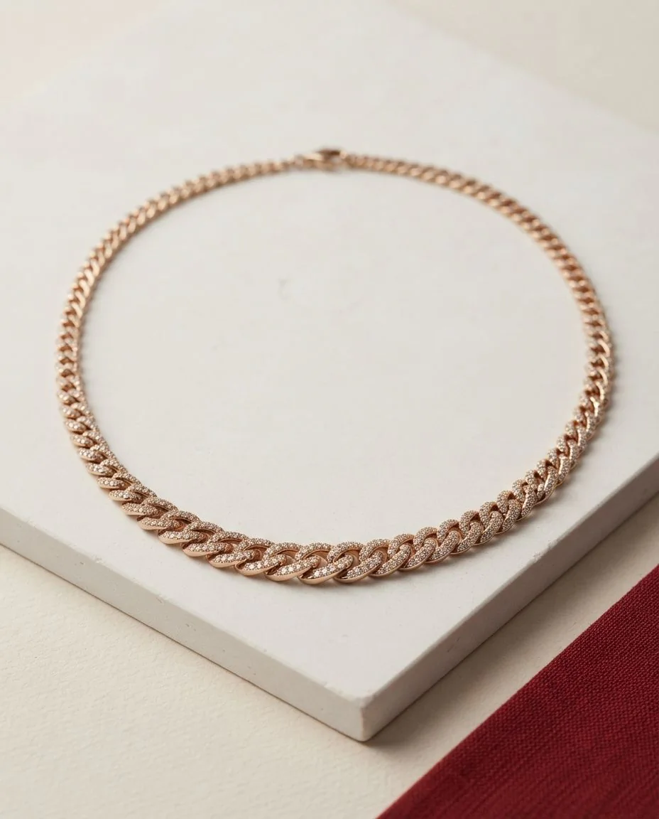 Collier 18 Karat Gelbgold · drapiert