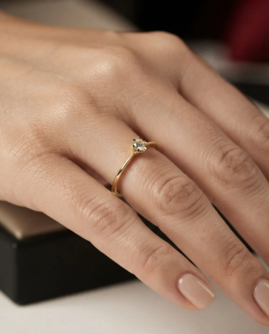Ring 14 Karat Gelbgold · getragen