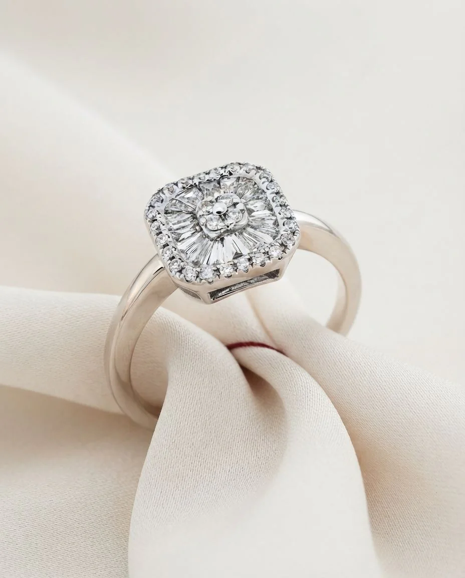 Ring 14 Karat Weißgold · drapiert
