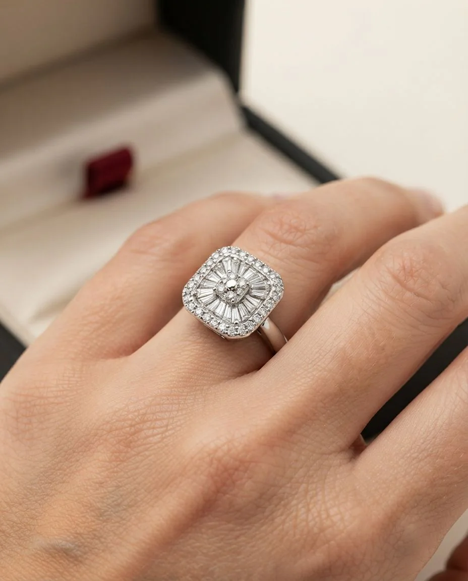 Ring 14 Karat Weißgold · getragen