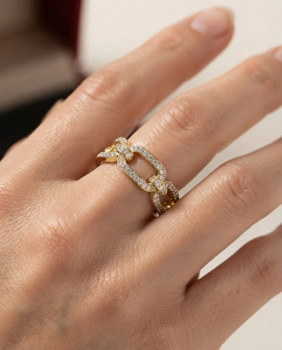 Ring 18 Karat Gelbgold · getragen