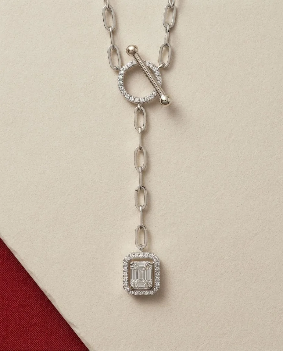 Collier 14 Karat Weißgold · drapiert