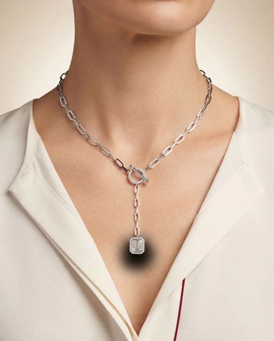 Collier 14 Karat Weißgold · getragen