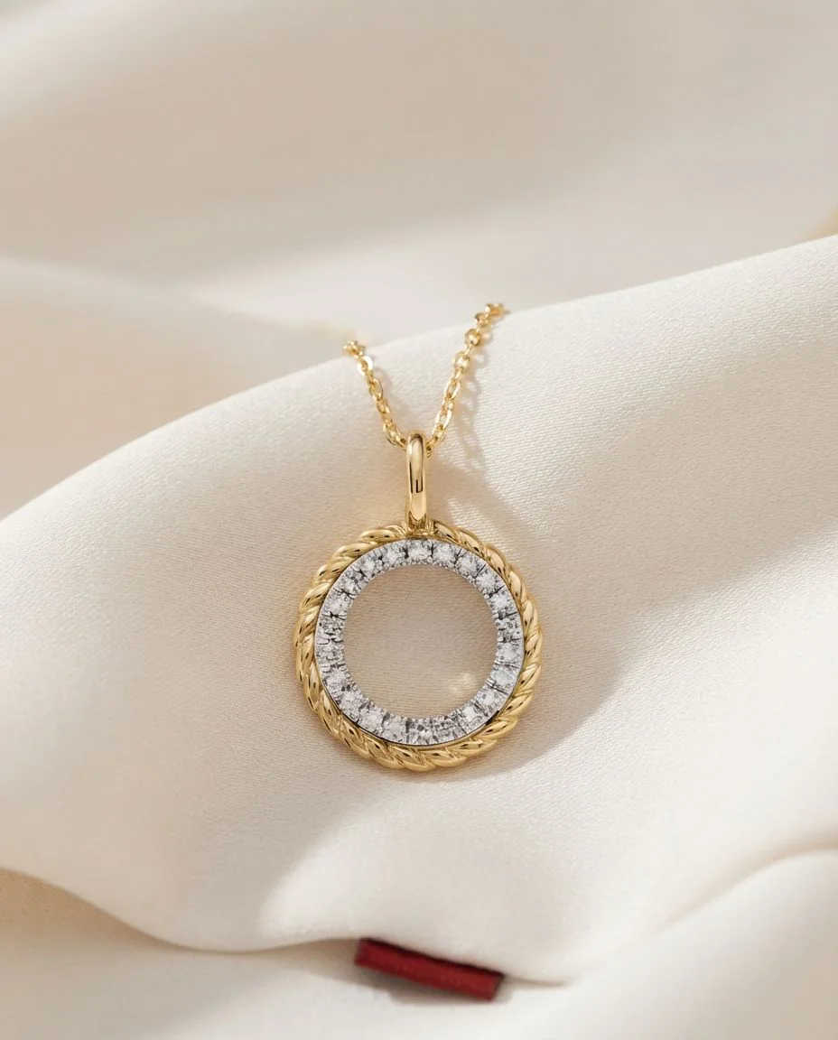 Collier 14 Karat Gelbgold, mit Öse · drapiert