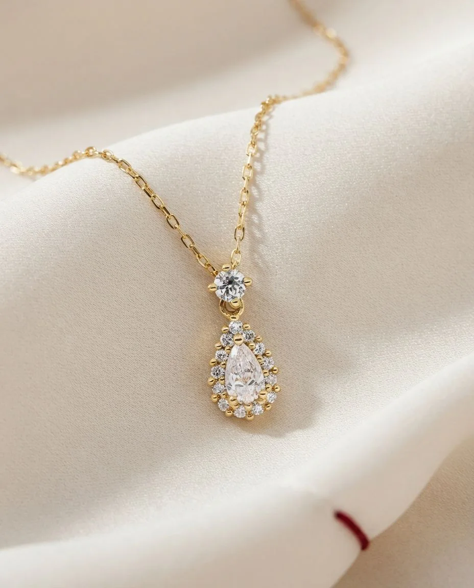 Collier 18 Karat Gelbgold, mit ZÖ 40 cm · drapiert