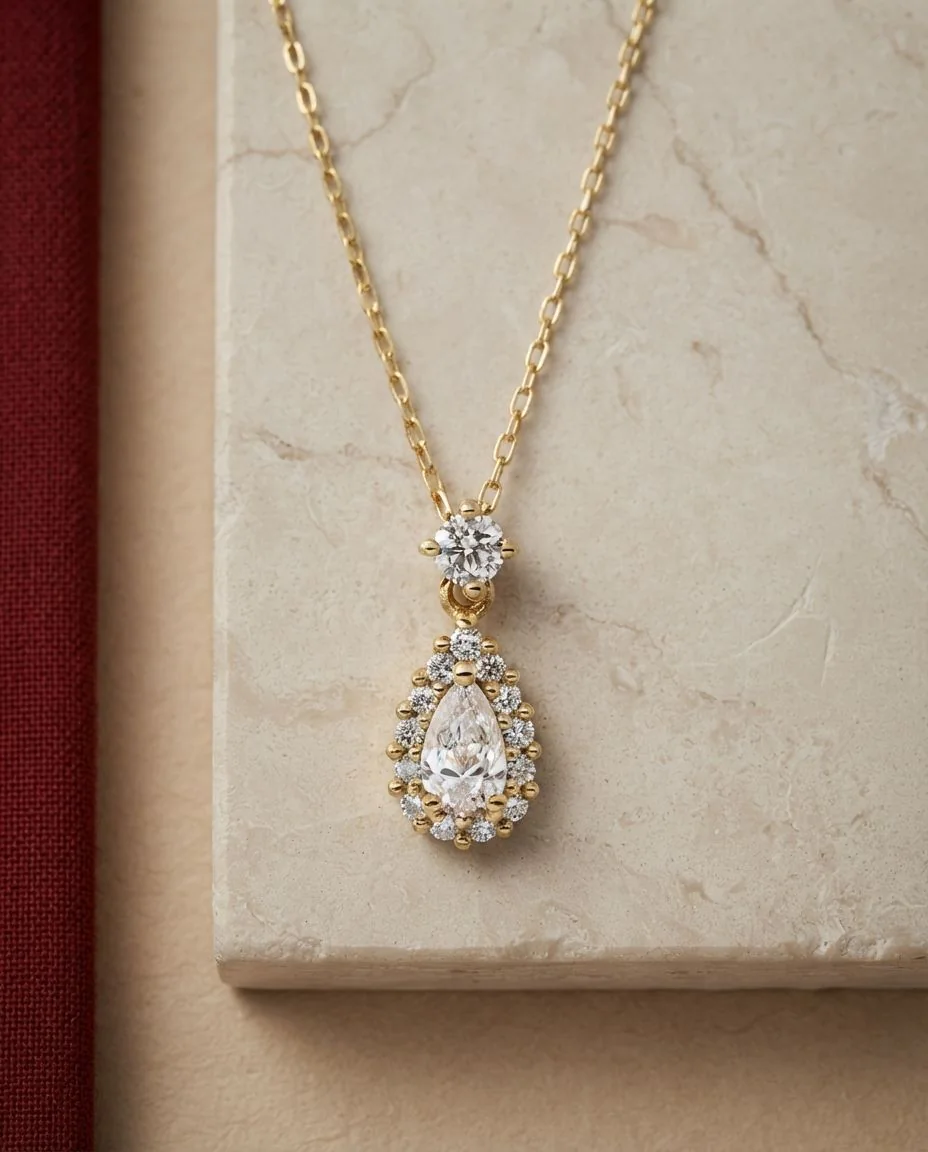 Collier 18 Karat Gelbgold, mit ZÖ 40 cm · drapiert