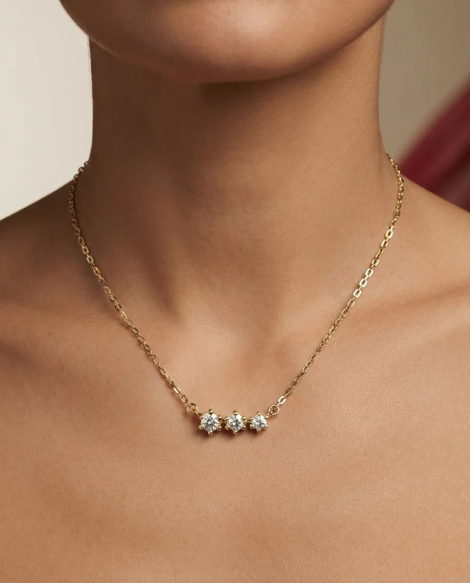 Collier 18 Karat Gelbgold, mit ZÖ 42 cm · getragen