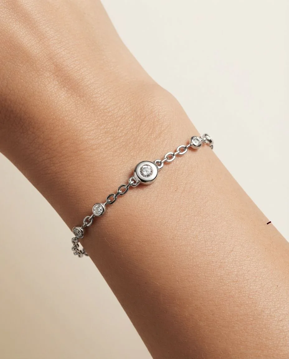 Armband 18 Karat Weißgold · getragen