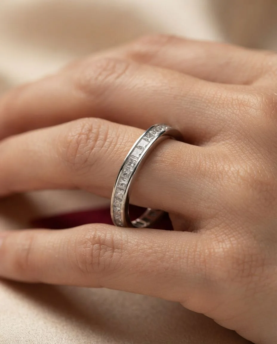 Ring 14 Karat Weißgold · getragen