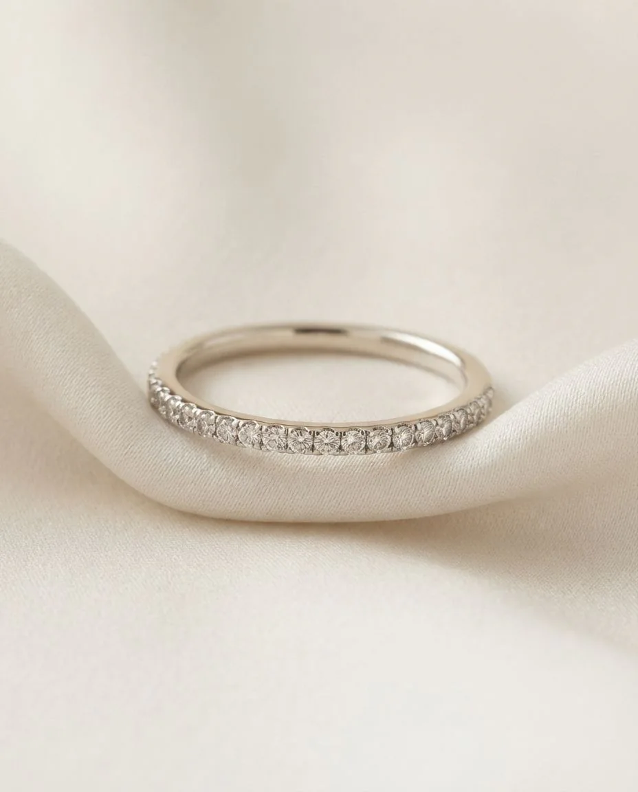 Ring 18 Karat Weißgold · drapiert