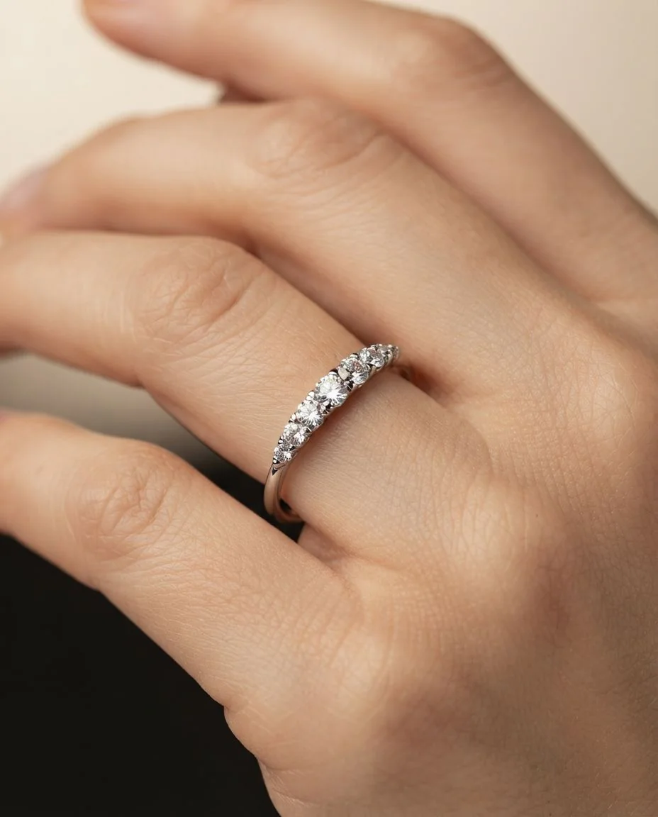 Ring 14 Karat Weißgold · getragen