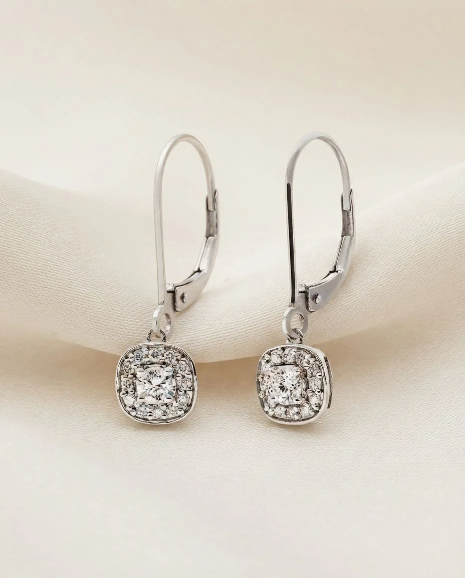 Ohrschmuck 18 Karat Gelbgold, Fassung rhodiniert · drapiert