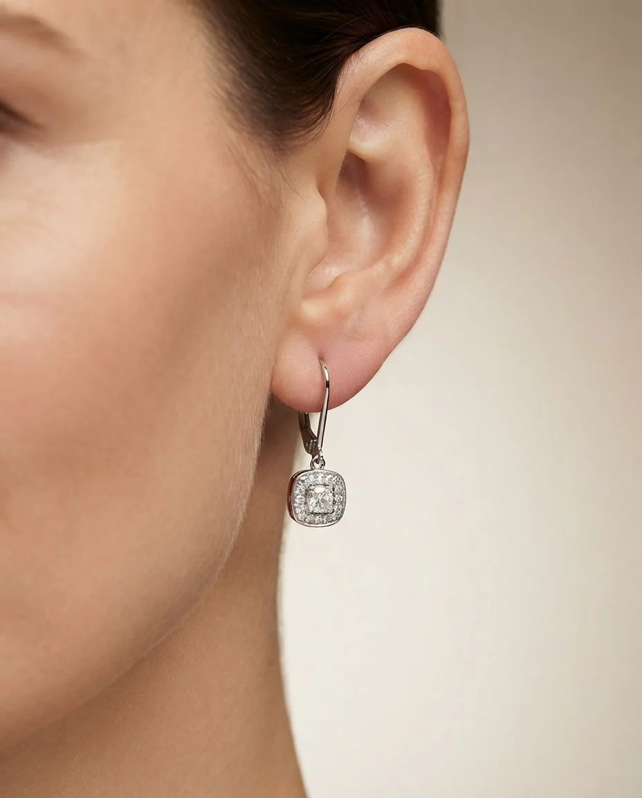 Ohrschmuck 18 Karat Gelbgold, Fassung rhodiniert · getragen