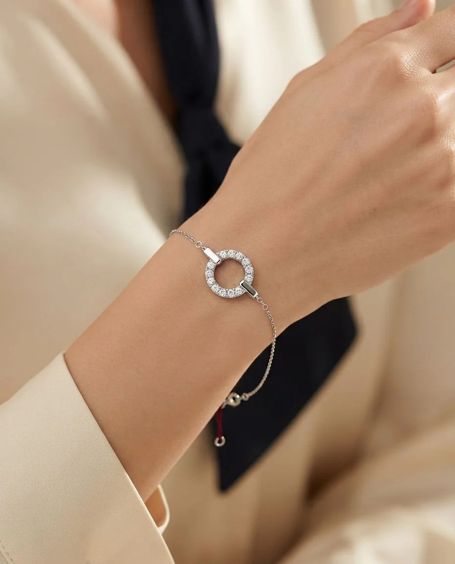 Armband 18 Karat Weißgold · getragen
