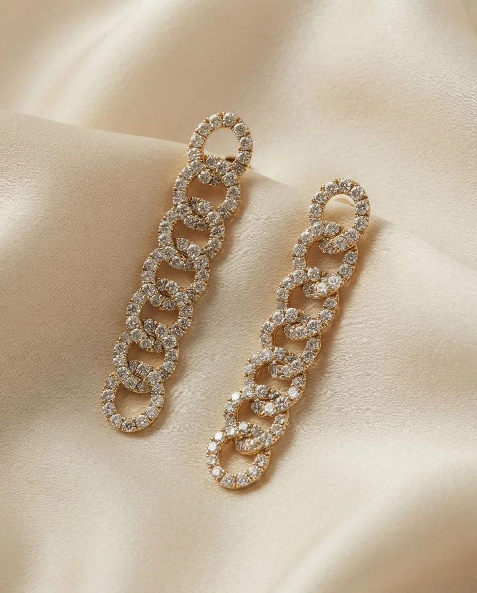 Ohrschmuck 18 Karat Gelbgold · drapiert