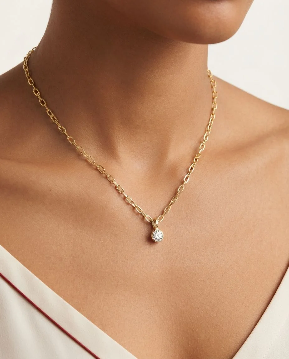 Collier 18 Karat Gelbgold · getragen
